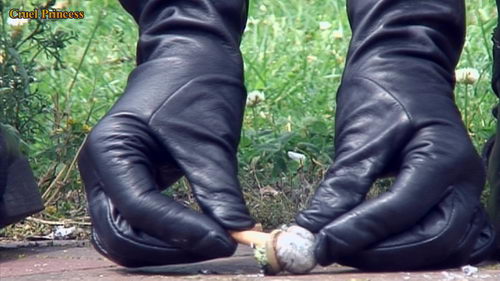 Jo Smokes And Crushes Victims Beneath Her Riding Boots