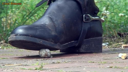 Jo Smokes And Crushes Victims Beneath Her Riding Boots