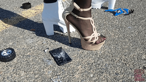 Anastasija 77 - Smartphone under Heels & Boots